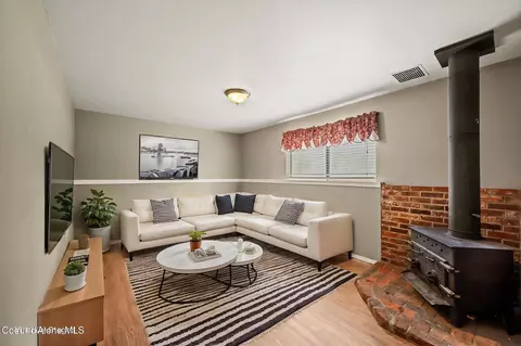 Living - 115 Belair Dr, Pinehurst, ID 83850 photo 8 of 8