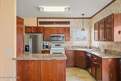 Kitchen - 501 E Whitewater Ln, Post Falls, ID 83854 photo 2 of 5