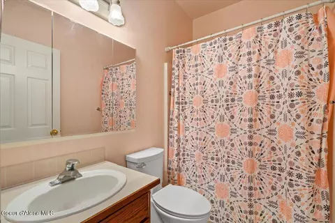 Bath - 501 E Whitewater Ln, Post Falls, ID 83854 photo 2 of 2