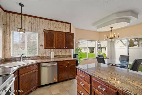 Kitchen - 501 E Whitewater Ln, Post Falls, ID 83854 photo 4 of 5