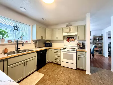 Kitchen - 2675 W Beth Loop, Post Falls, ID 83854 photo 3 of 4