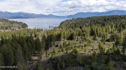 8 Camp Bay Road, Sagle, ID 83860