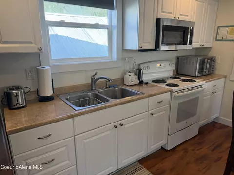 Kitchen - 313 W Mission Ave, Kellogg, ID 83837 photo 3 of 4