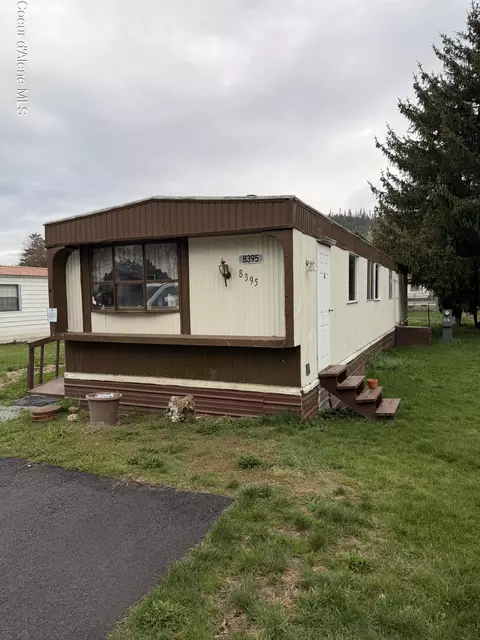 8395 W Meadow Brook Cir, Rathdrum, ID 83858