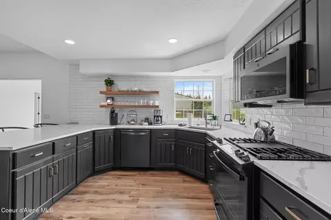 Kitchen - 5368 E Dodd Rd, Hayden, ID 83835 photo 2 of 3