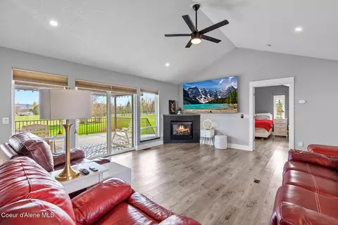 Living - 7082 E Poleline Ave, Post Falls, ID 83854 photo 1 of 3
