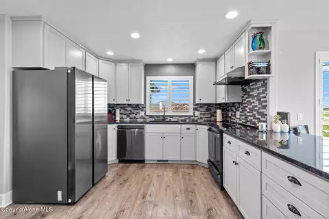 Kitchen - 7082 E Poleline Ave, Post Falls, ID 83854 photo 2 of 4