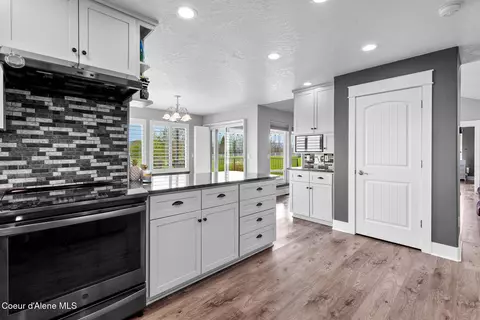 Kitchen - 7082 E Poleline Ave, Post Falls, ID 83854 photo 3 of 4
