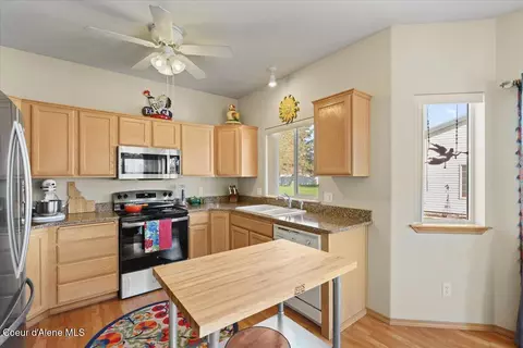 Kitchen - 505 E Whitewater Ln, Post Falls, ID 83854 photo 3 of 5