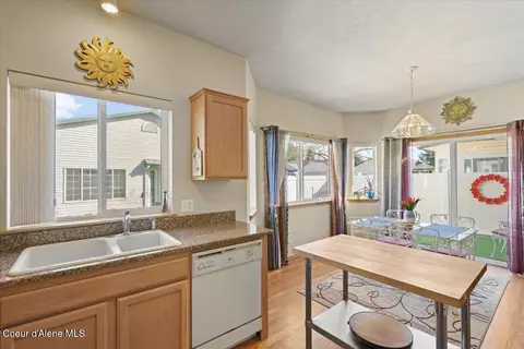 Kitchen - 505 E Whitewater Ln, Post Falls, ID 83854 photo 4 of 5