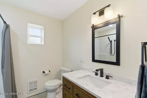 Bath - 92 Bluebird Ln, Clark Fork, ID 83811 photo 1 of 1