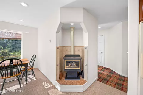 Entry Way - 6011 S Arrow Rd, Harrison, ID 83833 photo 3 of 4