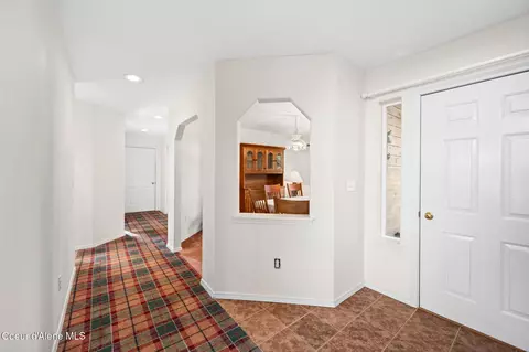 Entry Way - 6011 S Arrow Rd, Harrison, ID 83833 photo 2 of 4