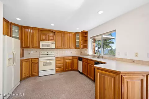 Kitchen - 6011 S Arrow Rd, Harrison, ID 83833 photo 1 of 2