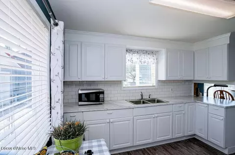 Kitchen - 407 S 5th St, Pinehurst, ID 83850 photo 3 of 6