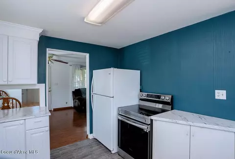 Kitchen - 407 S 5th St, Pinehurst, ID 83850 photo 5 of 6