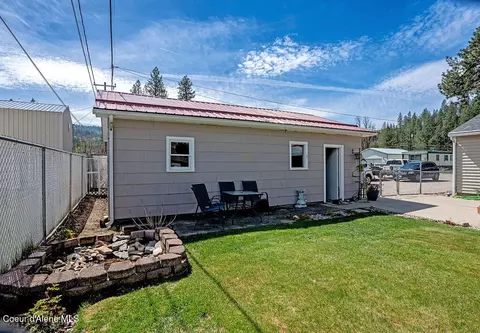 Exterior - 407 S 5th St, Pinehurst, ID 83850 photo 5 of 15