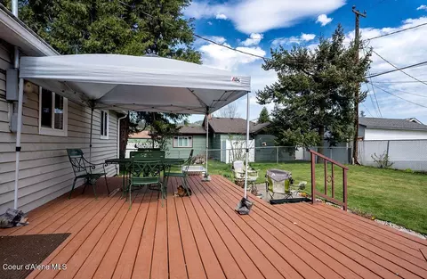 Exterior - 407 S 5th St, Pinehurst, ID 83850 photo 14 of 15