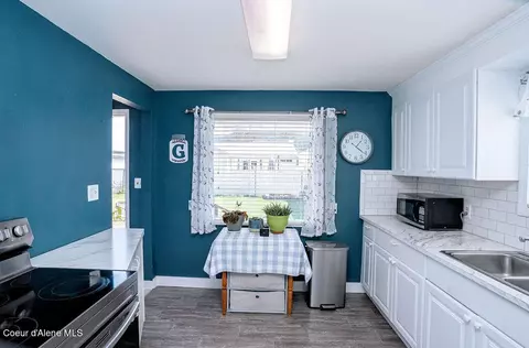 Kitchen - 407 S 5th St, Pinehurst, ID 83850 photo 6 of 6