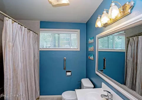 Bath - 407 S 5th St, Pinehurst, ID 83850 photo 1 of 1