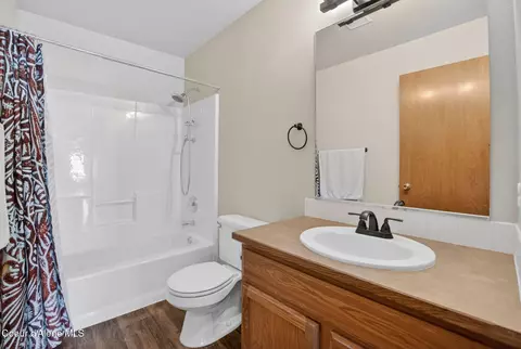 Bath - 425 E Titanium Ct, Post Falls, ID 83854 photo 1 of 4