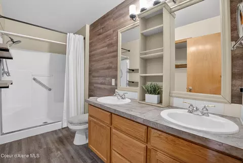 Bath - 425 E Titanium Ct, Post Falls, ID 83854 photo 3 of 4