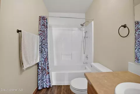 Bath - 425 E Titanium Ct, Post Falls, ID 83854 photo 2 of 4