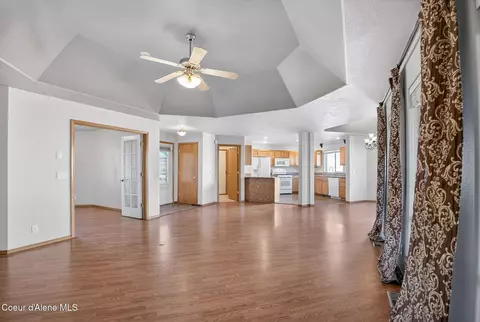 Living - 425 E Titanium Ct, Post Falls, ID 83854 photo 2 of 5