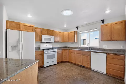 Kitchen - 425 E Titanium Ct, Post Falls, ID 83854 photo 2 of 2