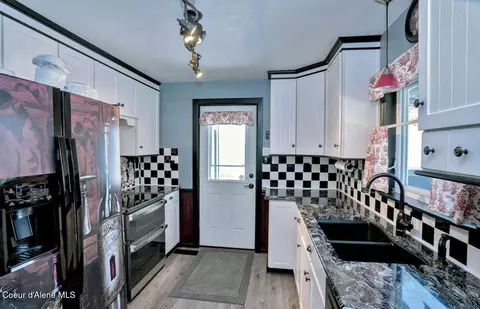 Kitchen - 332 Main St, Wardner, ID 83837 photo 3 of 4