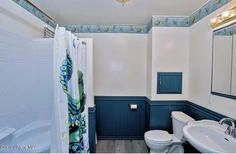 Bath - 332 Main St, Wardner, ID 83837 photo 1 of 3