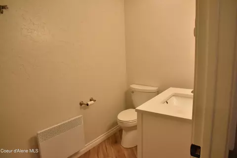 Bath - 574 576 Parkside Rd, Plummer, ID 83851 photo 3 of 7
