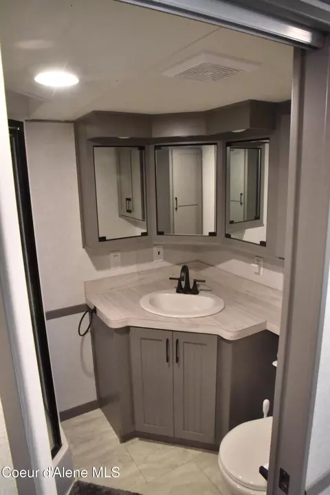 Bath - 574 576 Parkside Rd, Plummer, ID 83851 photo 7 of 7