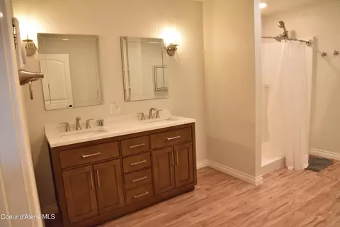 Bath - 574 576 Parkside Rd, Plummer, ID 83851 photo 5 of 7
