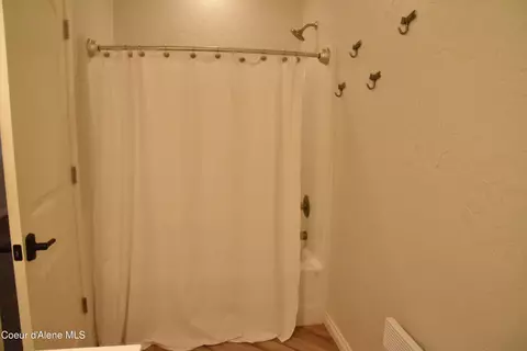 Bath - 574 576 Parkside Rd, Plummer, ID 83851 photo 4 of 7