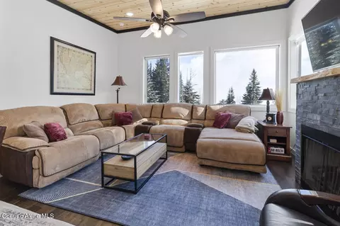 Living - 65 Avalanche Rd, Sandpoint, ID 83864 photo 1 of 2