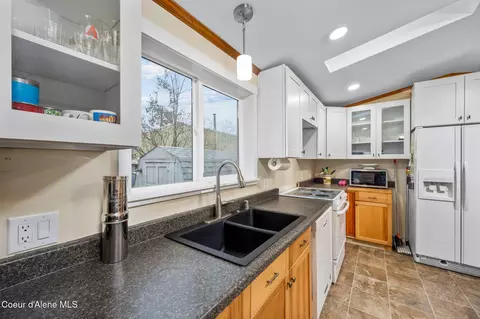 Kitchen - 9140 N Starr Loop, Hayden, ID 83835 photo 2 of 2