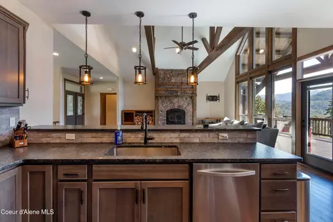 Kitchen - 355 Olympic Dr, Sandpoint, ID 83864 photo 2 of 4