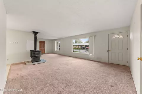 Living - 921 Ruth Ave Ave, Sandpoint, ID 83864 photo 2 of 7
