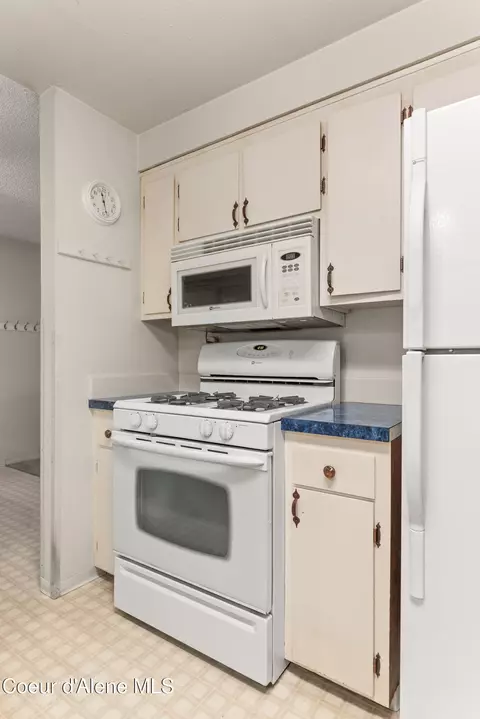 Kitchen - 921 Ruth Ave Ave, Sandpoint, ID 83864 photo 5 of 5