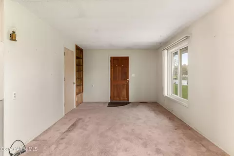 Living - 921 Ruth Ave Ave, Sandpoint, ID 83864 photo 6 of 7