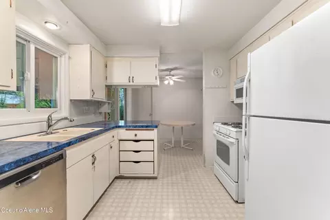 Kitchen - 921 Ruth Ave Ave, Sandpoint, ID 83864 photo 3 of 5