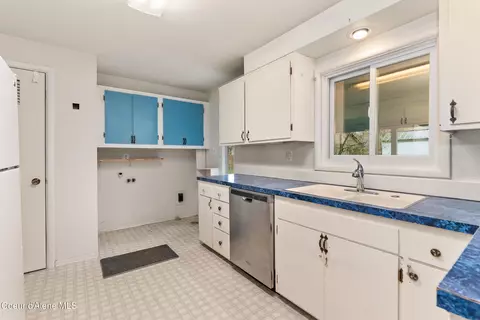 Kitchen - 921 Ruth Ave Ave, Sandpoint, ID 83864 photo 1 of 5