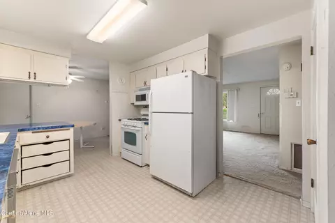 Kitchen - 921 Ruth Ave Ave, Sandpoint, ID 83864 photo 4 of 5