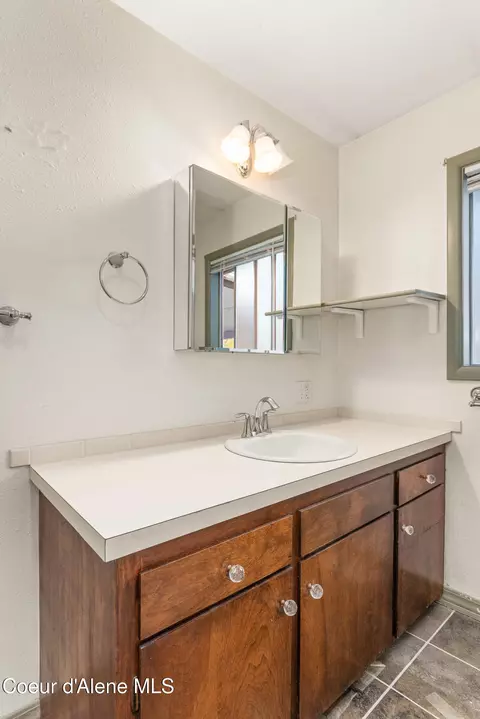 Bath - 921 Ruth Ave Ave, Sandpoint, ID 83864 photo 2 of 2