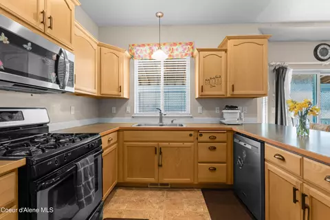 Kitchen - 2800 E Thrush Dr, Post Falls, ID 83854 photo 4 of 4