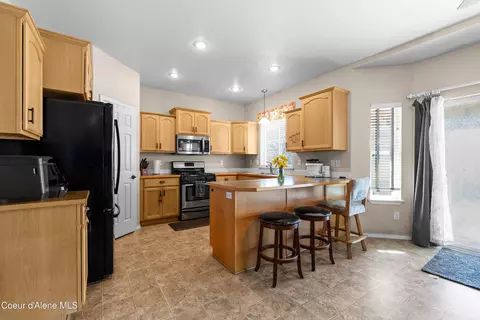 Kitchen - 2800 E Thrush Dr, Post Falls, ID 83854 photo 2 of 4