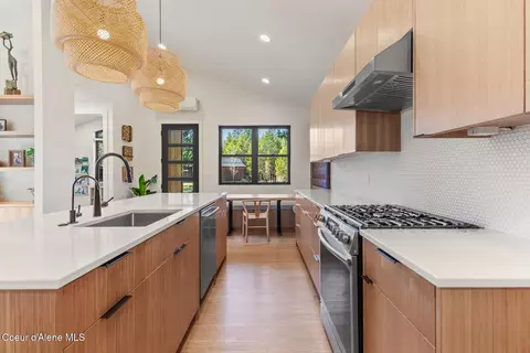 Kitchen - 2010 E Dodd Rd, Hayden, ID 83835 photo 10 of 11