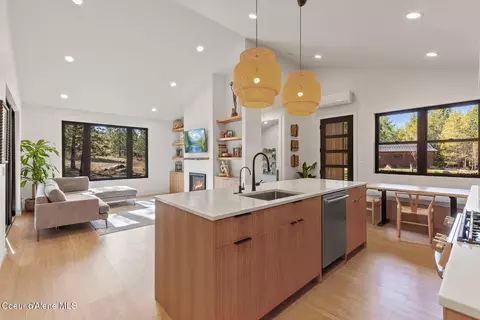 Kitchen - 2010 E Dodd Rd, Hayden, ID 83835 photo 11 of 11