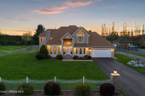 7255 N Colfax St, Dalton Gardens, ID 83815